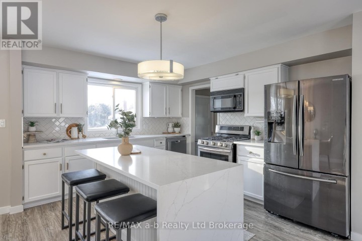 Photo 10 at 18 Bigham Crescent, Woodstock - South, Woodstock