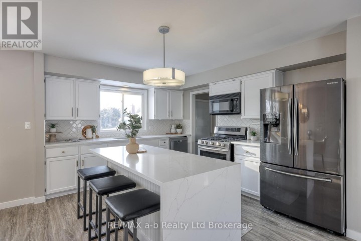 Photo 11 at 18 Bigham Crescent, Woodstock - South, Woodstock