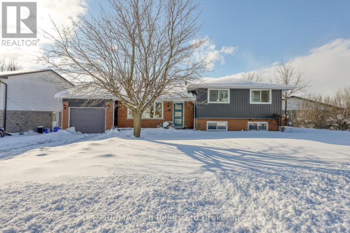 Photo 2 at 18 Bigham Crescent, Woodstock - South, Woodstock