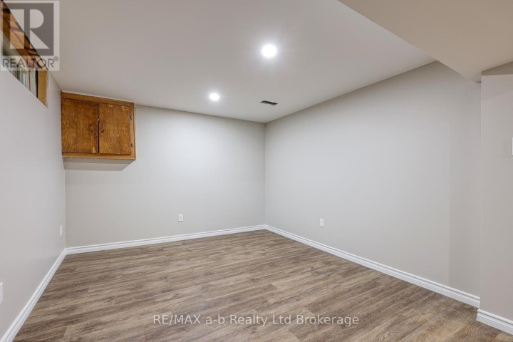 Photo 37 at 18 Bigham Crescent, Woodstock - South, Woodstock