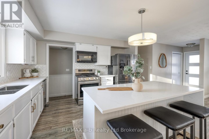 Photo 5 at 18 Bigham Crescent, Woodstock - South, Woodstock