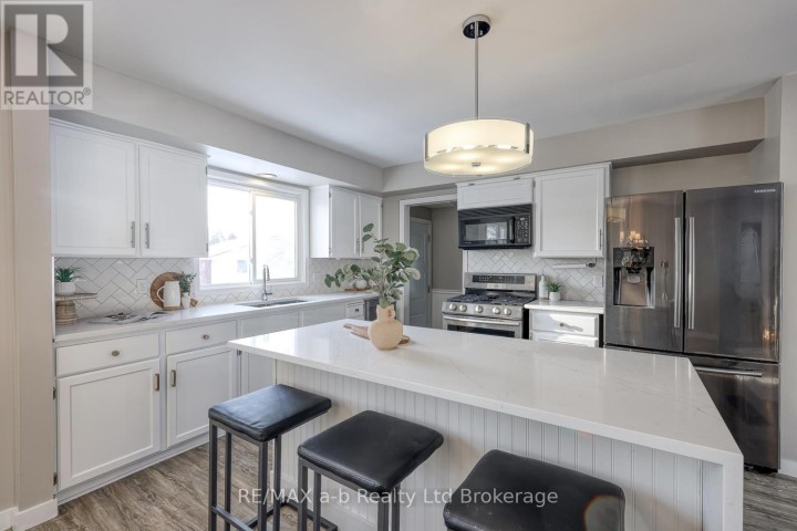 Photo 6 at 18 Bigham Crescent, Woodstock - South, Woodstock