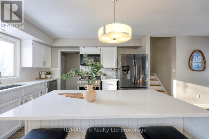 Photo 7 at 18 Bigham Crescent, Woodstock - South, Woodstock