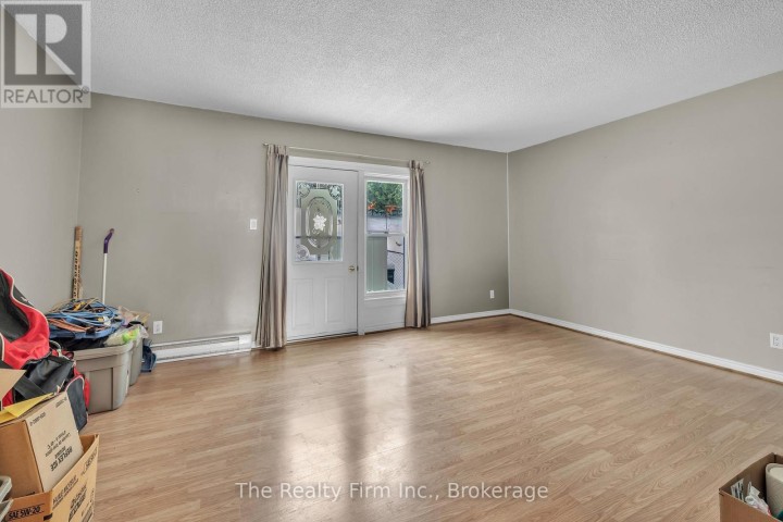 Photo 10 at 40 Marlboro Court, Woodstock - North, Woodstock