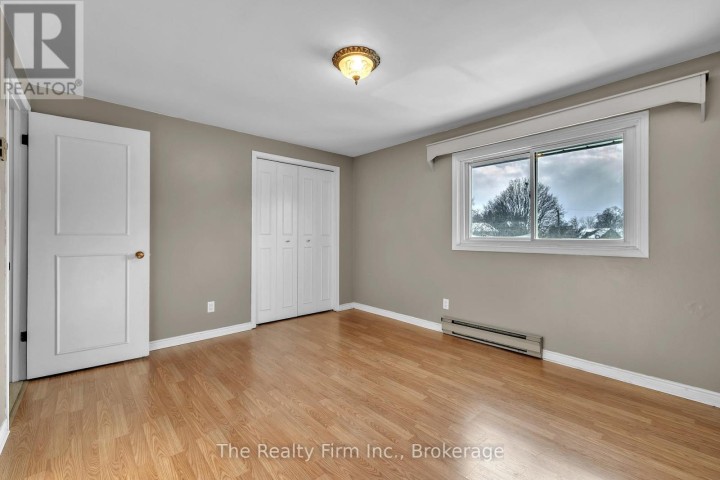 Photo 11 at 40 Marlboro Court, Woodstock - North, Woodstock