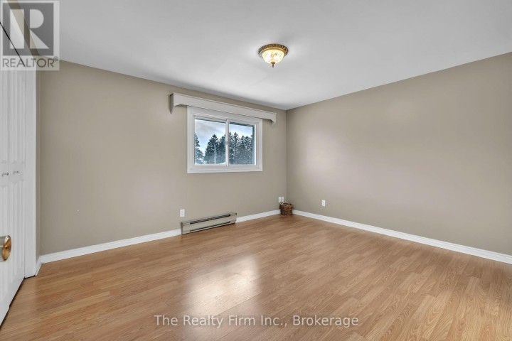 Photo 12 at 40 Marlboro Court, Woodstock - North, Woodstock