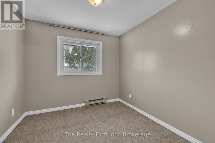 Photo 13 at 40 Marlboro Court, Woodstock - North, Woodstock