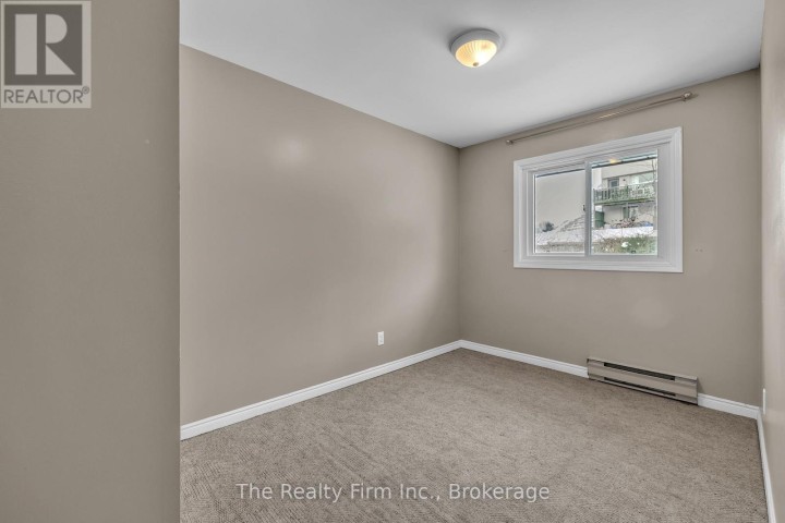 Photo 14 at 40 Marlboro Court, Woodstock - North, Woodstock