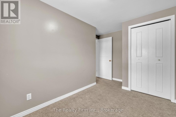 Photo 15 at 40 Marlboro Court, Woodstock - North, Woodstock