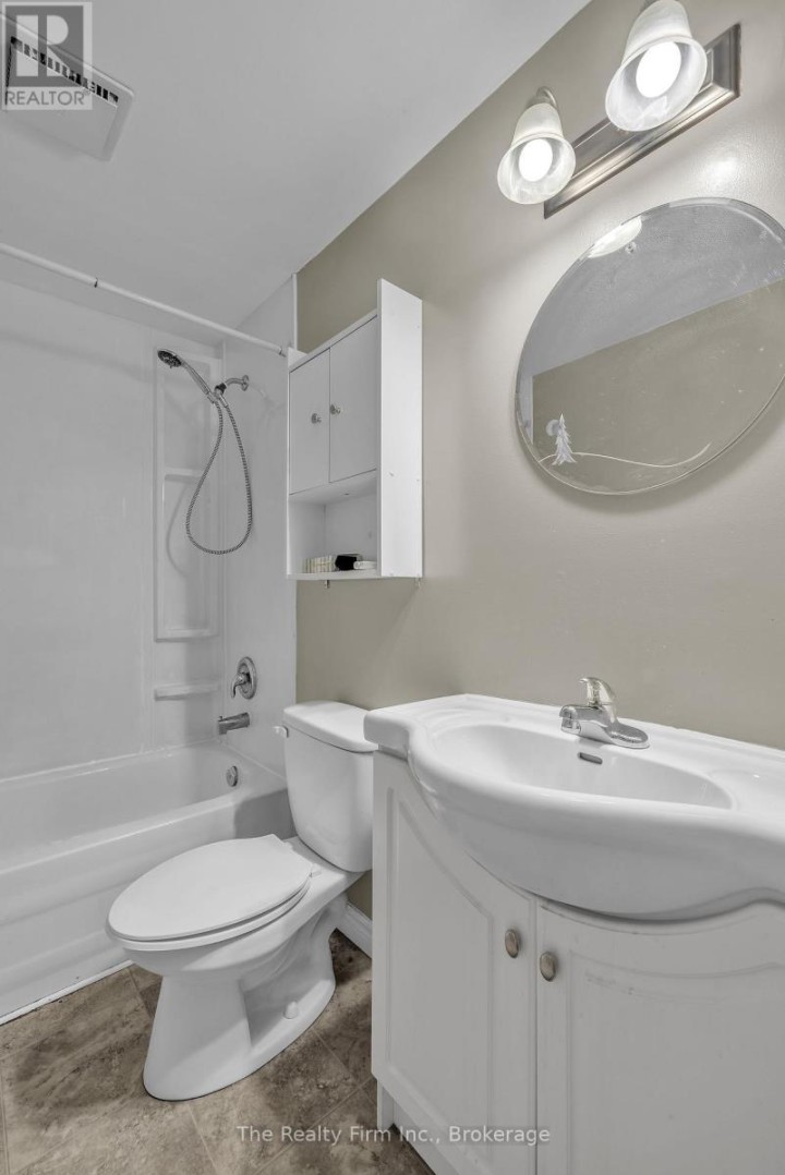 Photo 16 at 40 Marlboro Court, Woodstock - North, Woodstock