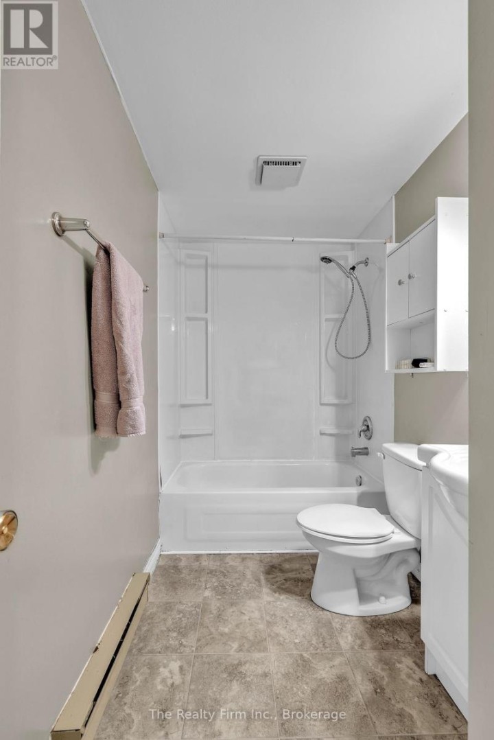 Photo 17 at 40 Marlboro Court, Woodstock - North, Woodstock