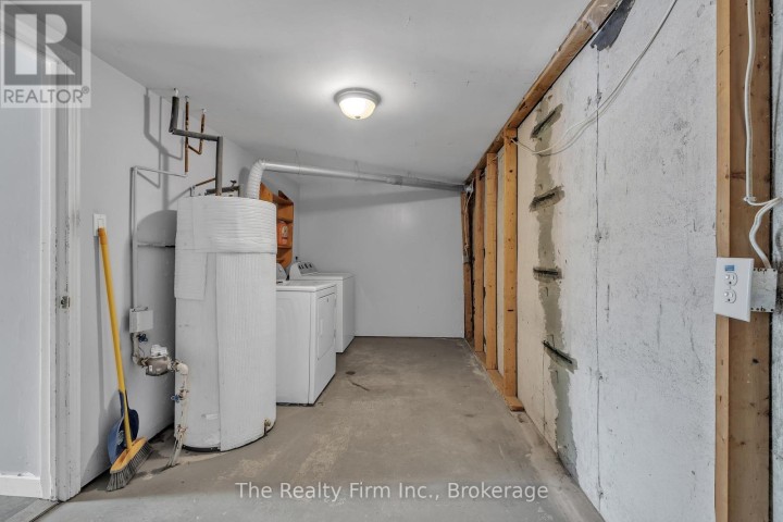 Photo 19 at 40 Marlboro Court, Woodstock - North, Woodstock