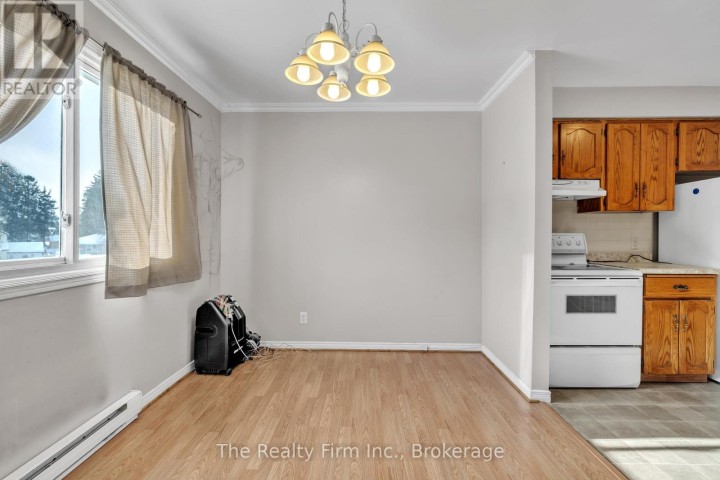 Photo 4 at 40 Marlboro Court, Woodstock - North, Woodstock