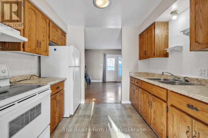 Photo 6 at 40 Marlboro Court, Woodstock - North, Woodstock