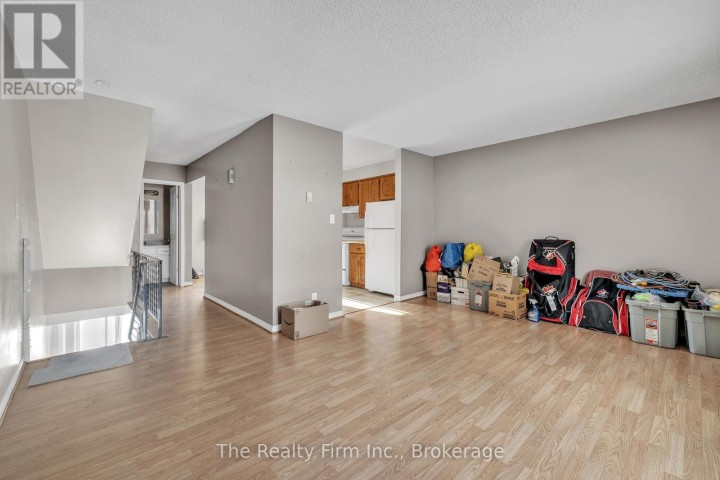 Photo 9 at 40 Marlboro Court, Woodstock - North, Woodstock