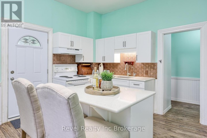 Photo 11 at 453 Drew Street, Woodstock - North, Woodstock