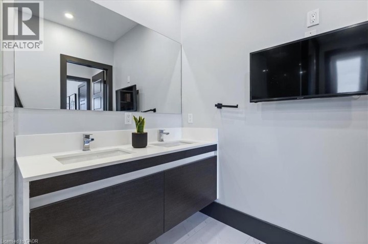 Photo 11 at 404 N Montrose Street N, Preston North, Cambridge