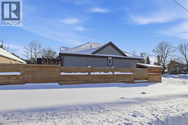 Photo 38 at 404 N Montrose Street N, Preston North, Cambridge