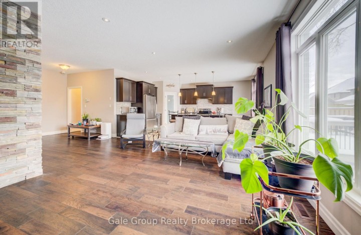 Photo 10 at 117 Juno Crescent, Woodstock - North, Woodstock