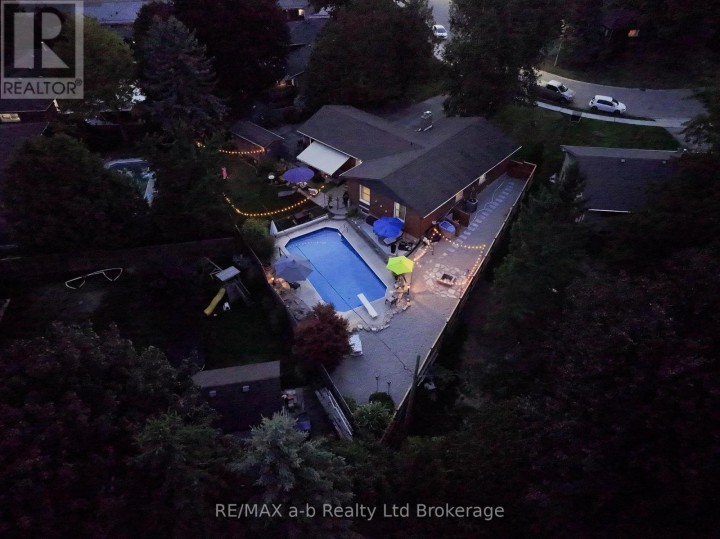 Photo 43 at 6 Camdon Court, Tillsonburg