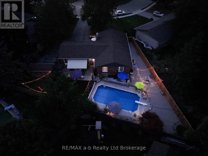 Photo 44 at 6 Camdon Court, Tillsonburg