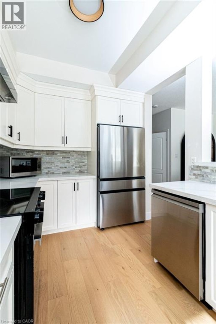 Photo 24 at 48 - 60 Cloverleaf Drive, Meadowlands, Ancaster