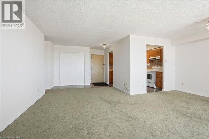 Photo 13 at 808 - 9 Bonheur Court, Lynden Hills, Brantford