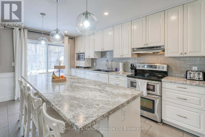 Photo 18 at 18 Potters Way, Woodstock - South, Woodstock