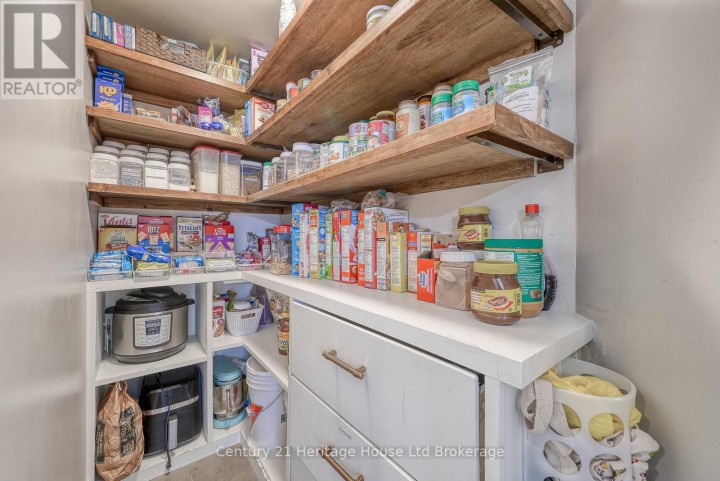 Photo 21 at 18 Potters Way, Woodstock - South, Woodstock