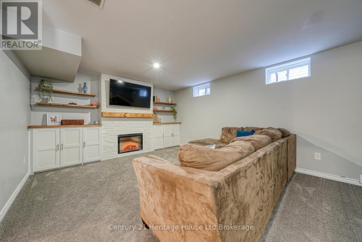 Photo 36 at 18 Potters Way, Woodstock - South, Woodstock