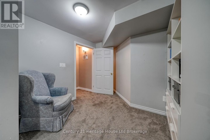 Photo 39 at 18 Potters Way, Woodstock - South, Woodstock