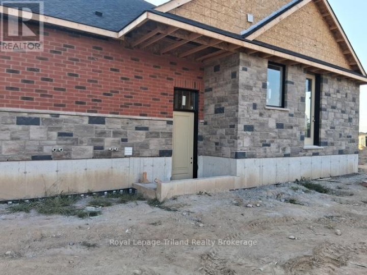 Photo 2 at 1140 Caen Avenue, Woodstock - North, Woodstock