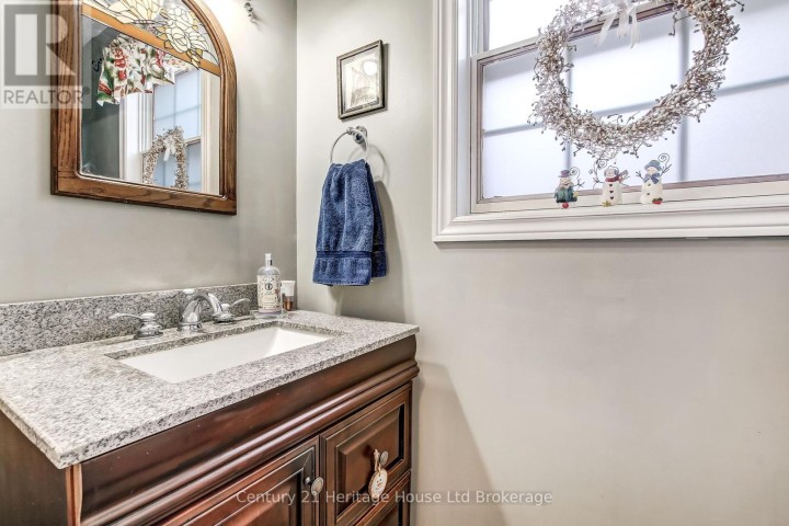 Photo 14 at 11 John Davies Drive, Woodstock - North, Woodstock