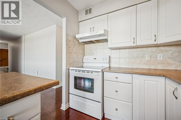 Photo 16 at 609 - 24 Midland Drive, Stanley Park / Centreville, Kitchener