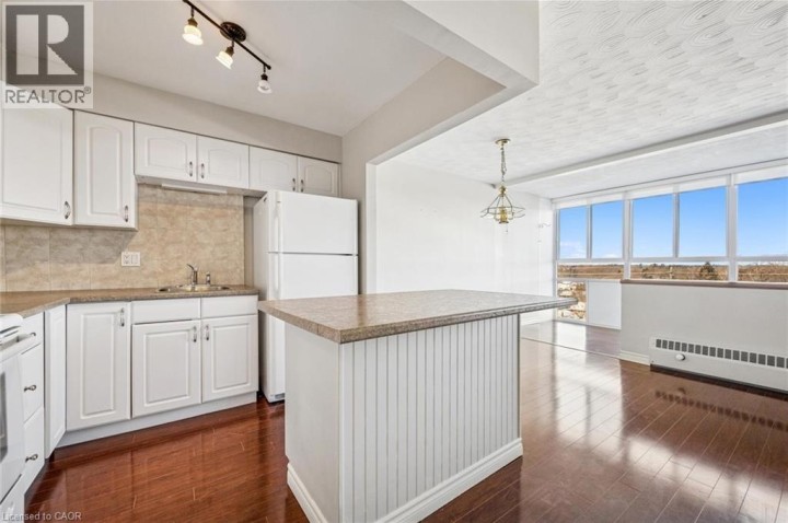 Photo 13 at 609 - 24 Midland Drive, Stanley Park / Centreville, Kitchener