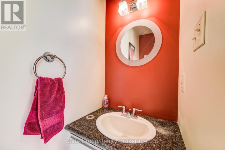 Photo 12 at 20 - 1093 Nellis Street, Woodstock - North, Woodstock