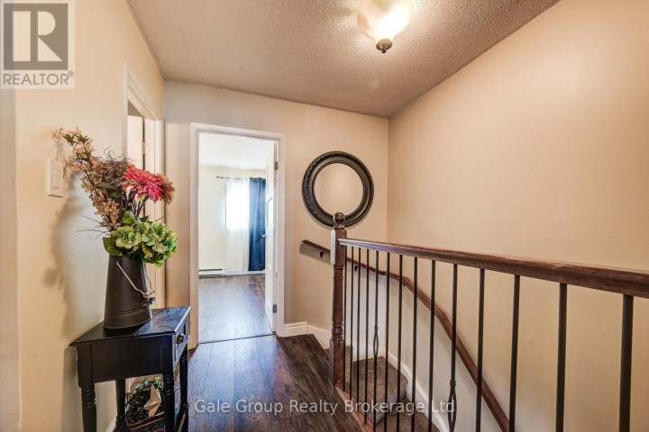 Photo 18 at 20 - 1093 Nellis Street, Woodstock - North, Woodstock