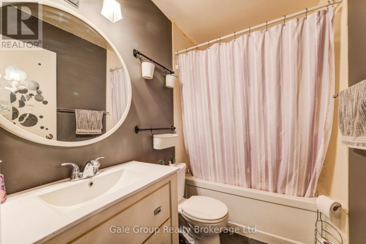 Photo 22 at 20 - 1093 Nellis Street, Woodstock - North, Woodstock