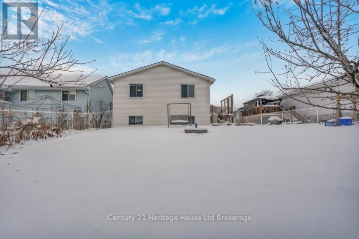 Photo 2 at 17 Beckett Boulevard, Tillsonburg