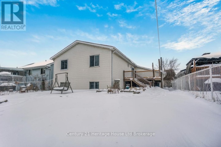 Photo 3 at 17 Beckett Boulevard, Tillsonburg