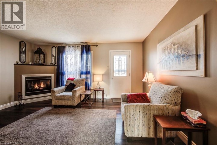 Photo 14 at 20 - 1093 Nellis Street, Woodstock - North, Woodstock