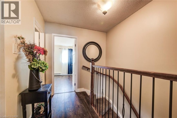 Photo 18 at 20 - 1093 Nellis Street, Woodstock - North, Woodstock