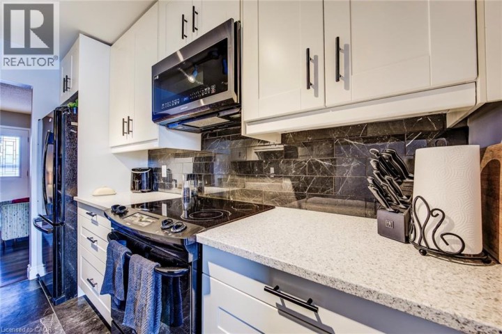 Photo 4 at 20 - 1093 Nellis Street, Woodstock - North, Woodstock