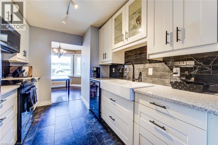 Photo 8 at 20 - 1093 Nellis Street, Woodstock - North, Woodstock