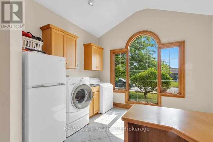 Photo 16 at 21 Windemere Avenue, Tillsonburg