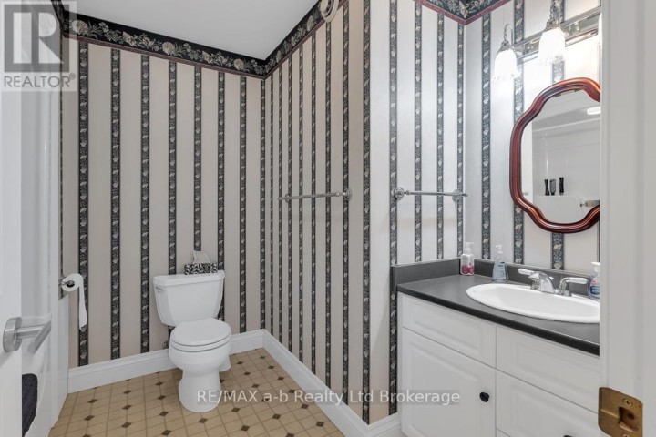 Photo 22 at 21 Windemere Avenue, Tillsonburg