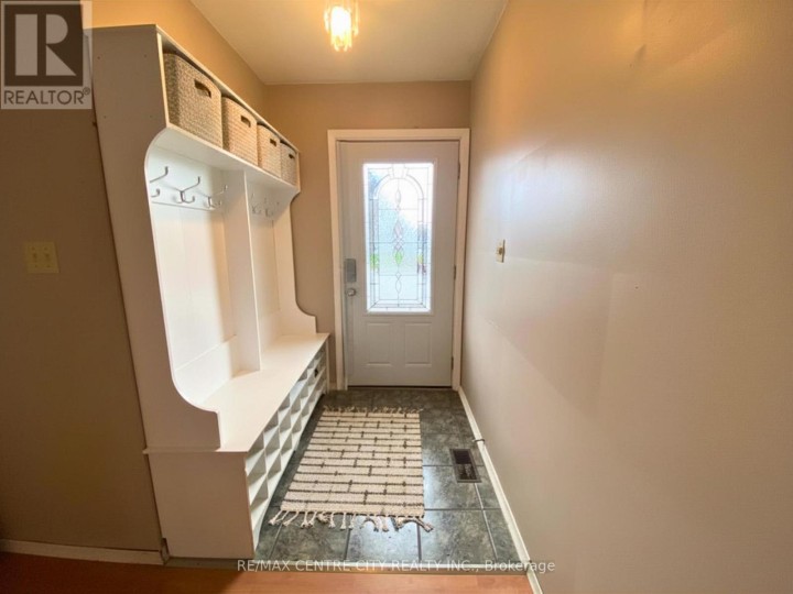 Photo 2 at 186 Centre Street, St. Thomas