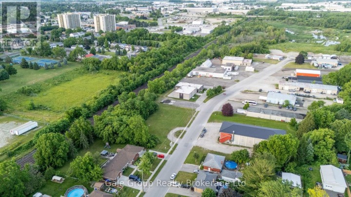 Photo 5 at 877 Dufferin Street, Woodstock - South, Woodstock