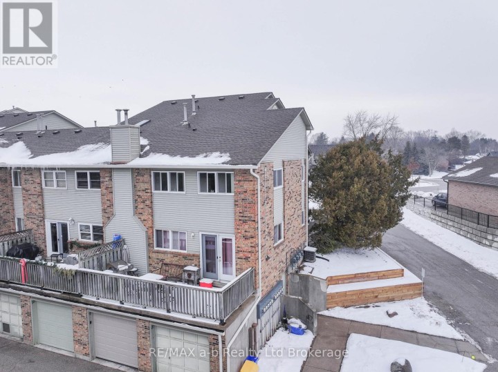 Photo 3 at 8 - 19 Wren Court, Tillsonburg