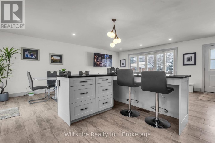 Photo 11 at 32 Devon Court, Tillsonburg